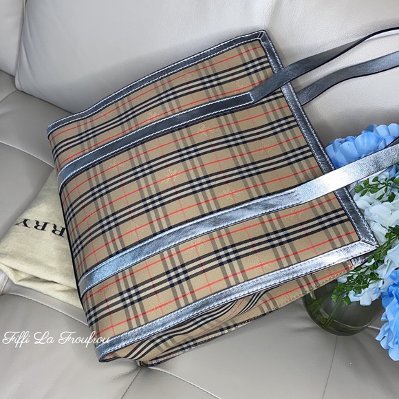 Authentic Burberry bag - Picture 14 of 16